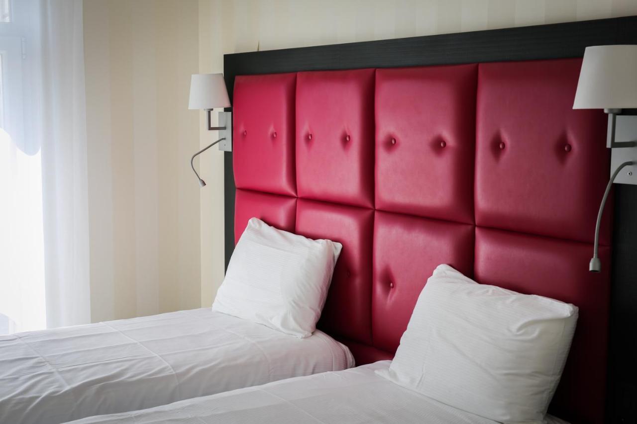 Logis Hotel Saint Guirec Et De La Plage Перос-Гирек Екстериор снимка
